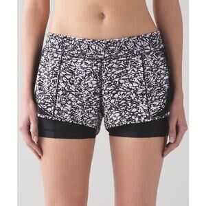 Lululemon Work Out To Water Short in Ice Breaker White Black - Size 4